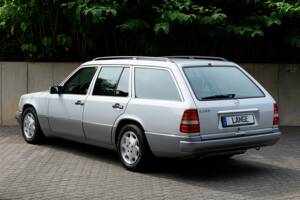 Imagen 4/75 de Mercedes-Benz E 280 T (1994)