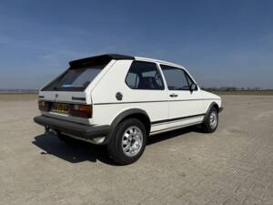 Image 3/10 de Volkswagen Golf Mk I GTI 1.8 (1983)