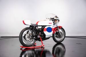 Image 5/34 de Yamaha DUMMY (1976)