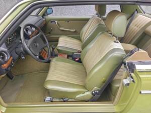 Immagine 33/50 di Mercedes-Benz 230 CE (1982)