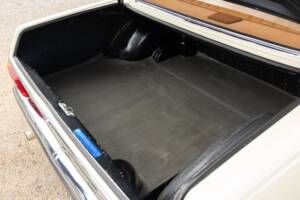 Imagen 25/40 de Mercedes-Benz 230/4 (1976)