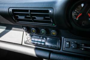 Image 38/38 of Porsche 911 Carrera 4 (1990)