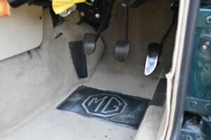 Bild 35/50 von MG RV8 (1995)