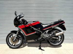 Immagine 2/44 di Yamaha RD 350 LC (1989)