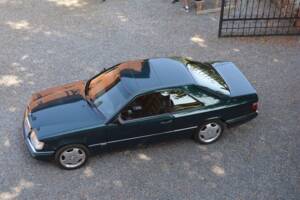 Immagine 8/15 di Mercedes-Benz E 220 (1996)