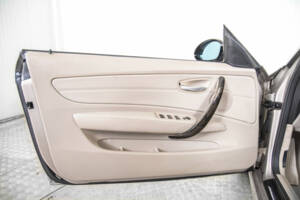Image 36/50 of BMW 125i (2008)