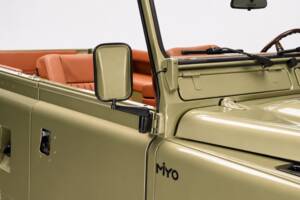 Bild 28/47 von Land Rover 90 (1990)
