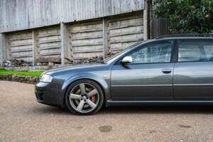 Image 32/50 of Audi RS6 Avant (2003)