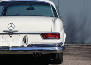 Image 28/45 of Mercedes-Benz 280 SE (1968)
