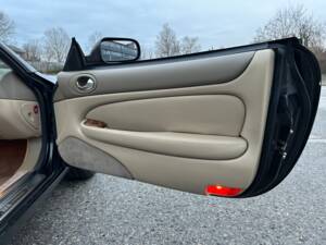 Imagen 19/35 de Jaguar XK8 4.0 (2002)