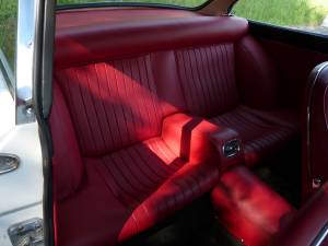 Image 11/17 of Ferrari 330 GT 2+2 (1964)