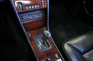 Immagine 21/30 di Mercedes-Benz 320 CE (1993)