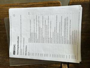 Bild 35/79 von Mercedes-Benz 200 CE (1993)