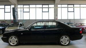 Image 1/33 of Mercedes-Benz E 230 (1995)