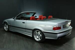Immagine 4/50 di BMW 328i (1997)