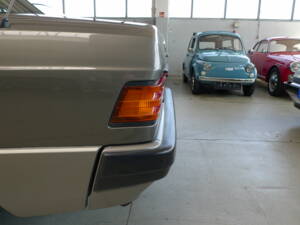 Image 28/34 de Mercedes-Benz 190 E 1.8 (1991)