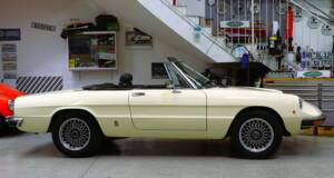 Image 4/25 of Alfa Romeo 2000 Spider Veloce (1982)