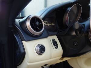 Bild 59/99 von Ferrari California (2009)