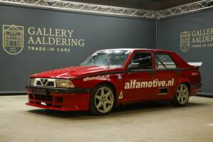 Image 14/50 de Alfa Romeo 75 3.0 V6 QV (1990)
