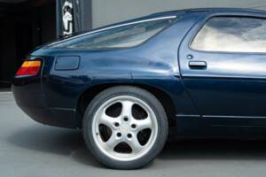 Image 9/34 of Porsche 928 (1981)
