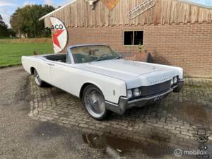 Bild 1/50 von Lincoln Continental Convertible (1966)
