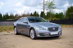 Bild 22/50 von Jaguar XJ 5.0 (2010)