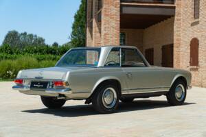 Image 14/50 of Mercedes-Benz 230 SL (1965)