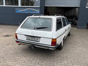 Image 14/66 of Mercedes-Benz 200 T (1984)