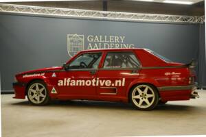 Image 34/50 de Alfa Romeo 75 3.0 V6 QV (1990)