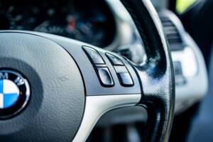 Image 29/38 of BMW 325i (2002)