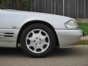 Image 38/50 of Mercedes-Benz SL 500 (1900)