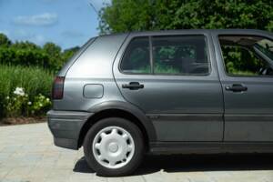 Image 8/37 of Volkswagen Golf III 1.6 (1997)