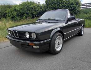Immagine 27/53 di BMW 320i (1989)