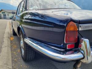 Immagine 9/29 di Jaguar XJ 6 4.2 (1972)