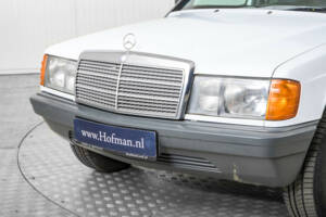 Image 18/50 de Mercedes-Benz 190 D (1986)