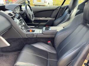 Bild 21/30 von Aston Martin DB 9 (2009)