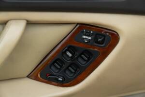 Bild 31/50 von Honda Legend (1992)