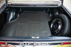 Image 46/50 of Mercedes-Benz 250 (1972)