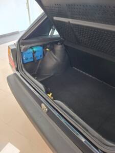 Image 18/21 of Volkswagen Golf Mk II GTi 1.8 (1990)