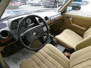 Bild 8/21 von Mercedes-Benz 200 D (1983)