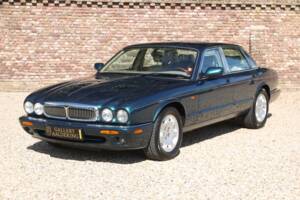 Bild 1/50 von Jaguar XJ 8 4.0 Executive (2001)