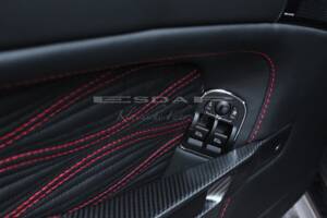 Immagine 27/32 di Aston Martin V12 Zagato (2013)