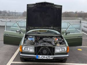 Imagen 12/13 de Mercedes-Benz 230 E (1983)