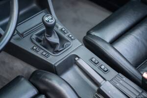 Image 33/99 of BMW 320i (1989)