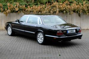 Image 9/60 de Daimler Super V8 (2000)