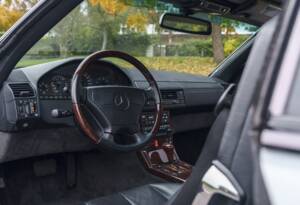 Immagine 13/22 di Mercedes-Benz SL 500 (1995)