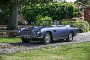 Immagine 1/24 di Aston Martin DB 6 Volante (1967)
