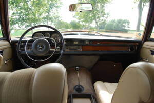 Image 34/58 of Mercedes-Benz 280 SE (1968)