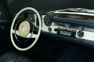 Image 23/50 of Mercedes-Benz 280 SL (1968)