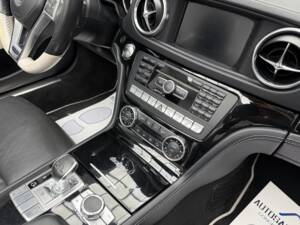 Bild 18/26 von Mercedes-Benz SL 500 (2015)